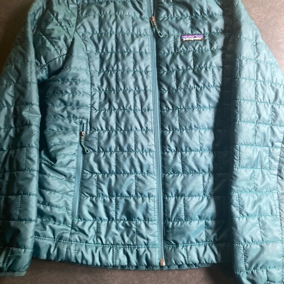 Beautiful teal green bluish color small Patagonia puffer jacket - Picture 3 of 5